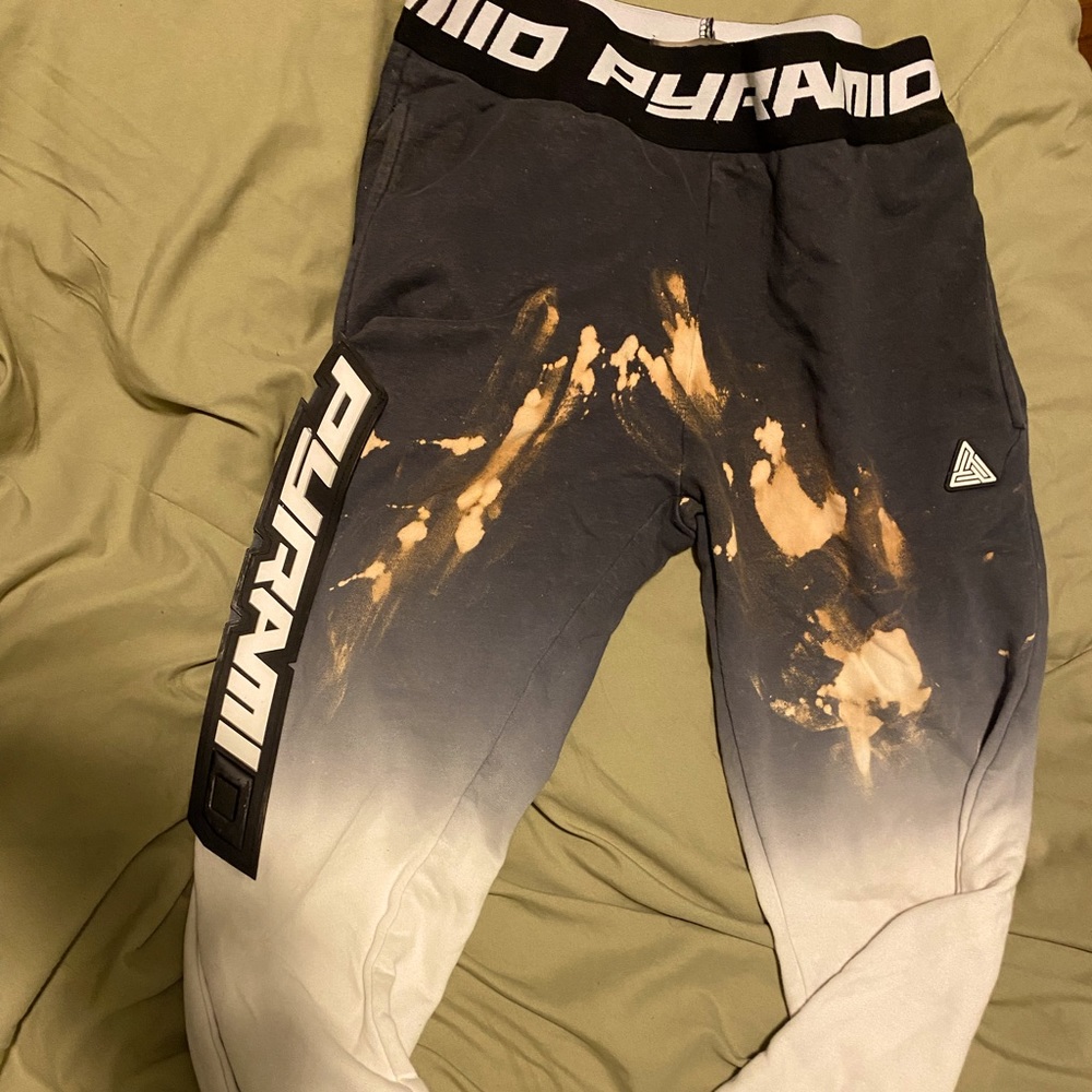 BLACK PYRAMID Black/Gray/White Medium
